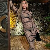 Robe fourreau slim à col rond et manches longues